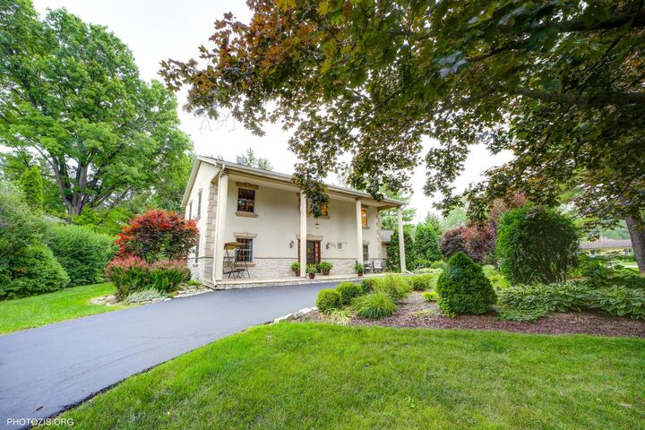 Property Photo: 227 Stratford Lane IL 60010