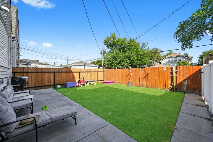 Property Photo:  5108 W Wrightwood Avenue  IL 60639 
