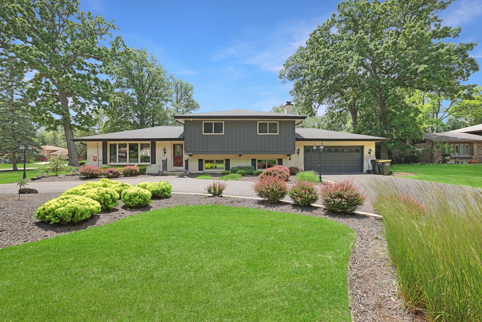 Property Photo:  336 S Central Avenue  IL 60191 