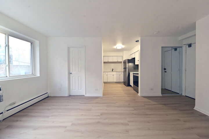 Property Photo:  7120 N Sheridan Road 211  IL 60626 