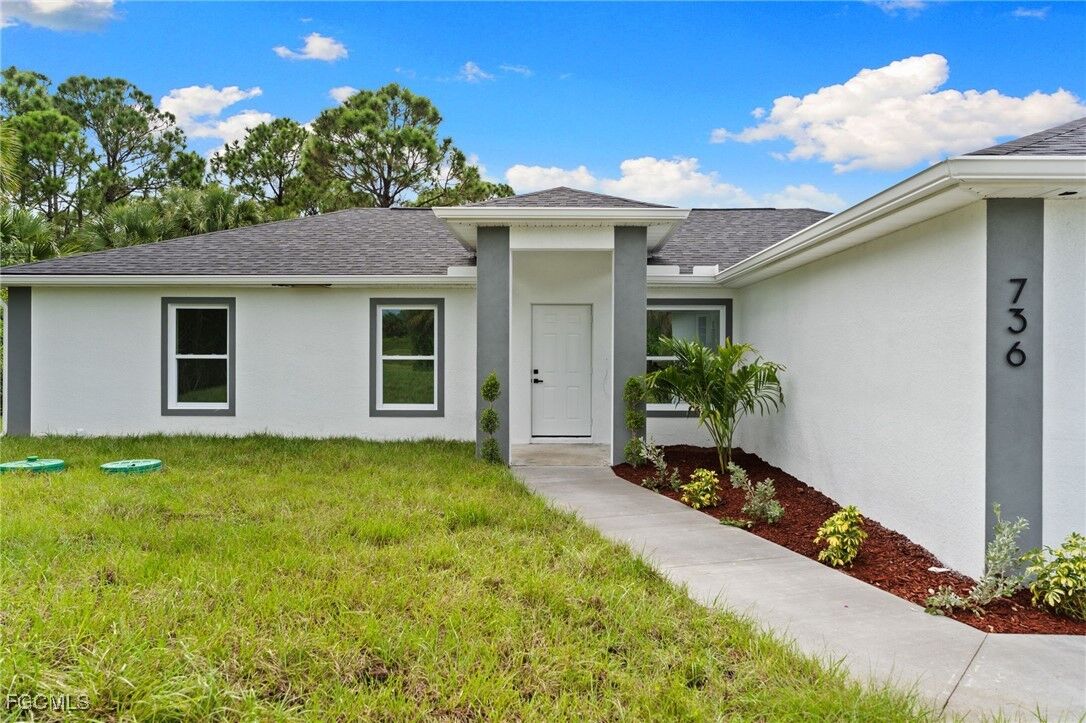 Property Photo:  736 Aprile Avenue S  FL 33974 