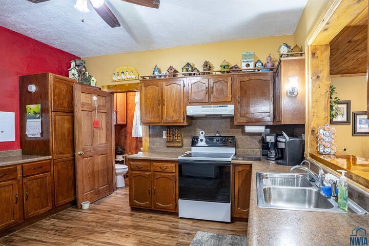 Property Photo:  1240 Central Ave SE  IA 51031