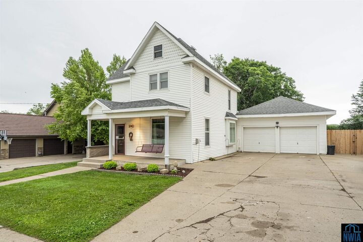 Property Photo: 1240 Central Ave SE IA 51031