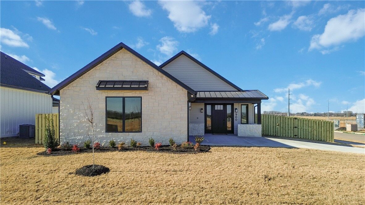 Property Photo:  930 Thornwood Place  AR 72713 