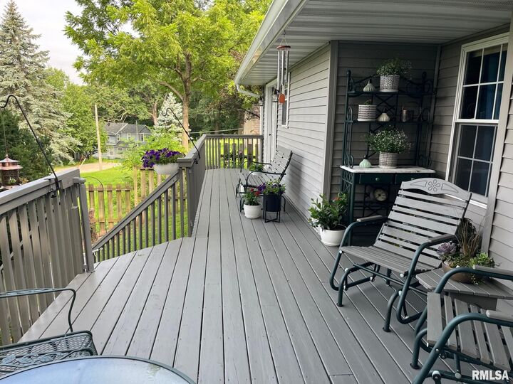 Property Photo: 213 Walnut Street IL 61074