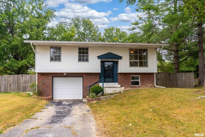 Property Photo: 309 S Plover Drive IL 62901