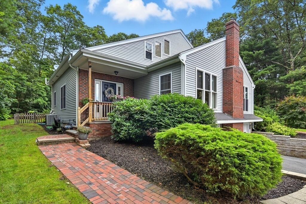 Property Photo:  133 Pleasant Street 2  MA 02762 
