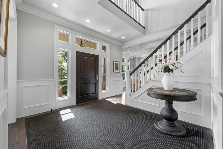 Property Photo:  420 49 Avenue SW  AB T2A 1G2