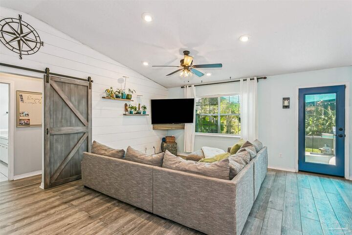 Property Photo: 1508 Bay Woods Rd FL 32563