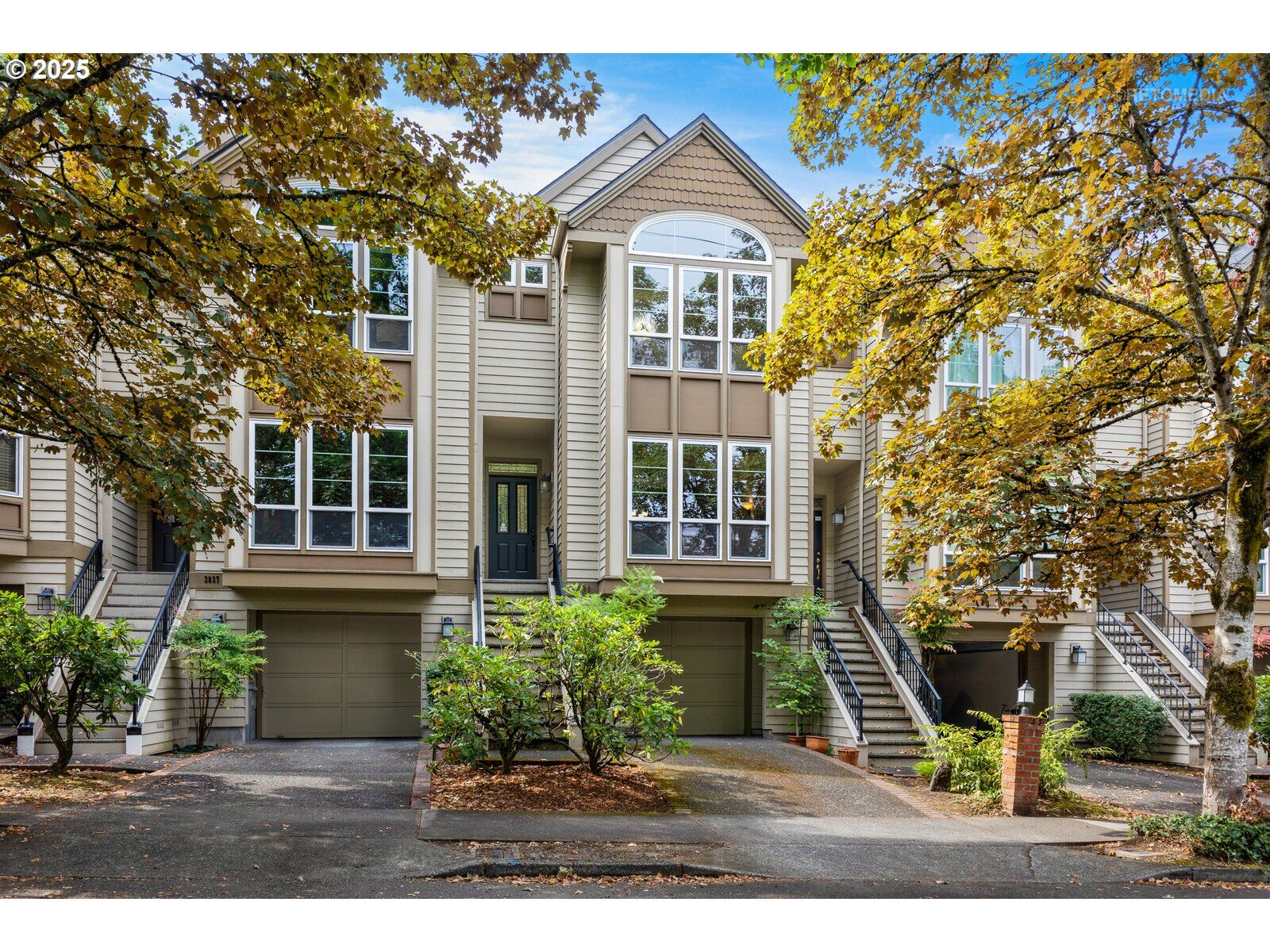 Property Photo:  3831 S Corbett Ave  OR 97239 