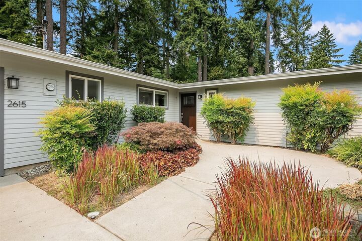 Property Photo:  2615  162nd Avenue NE  WA 98008 