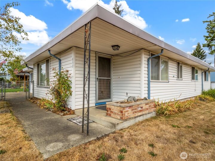 Property Photo: 853 141st Street S WA 98444