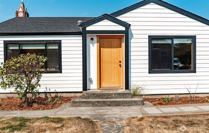 Property Photo: 1738 Washington Street WA 98368