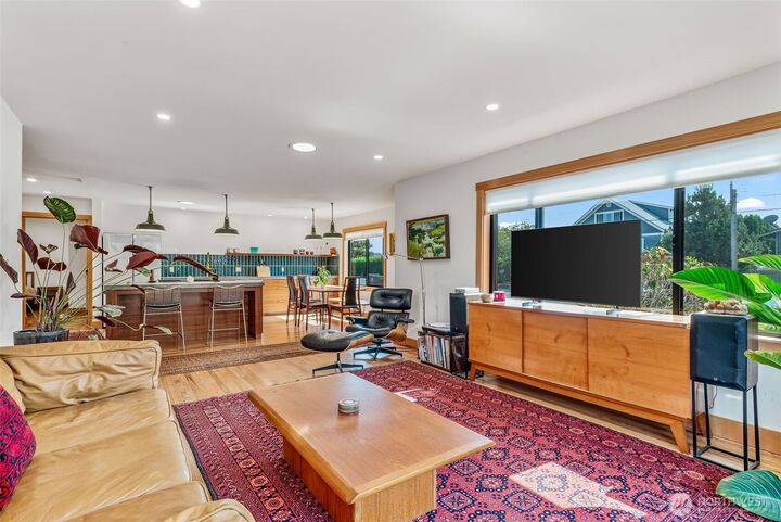 Property Photo:  1738  Washington Street  WA 98368 