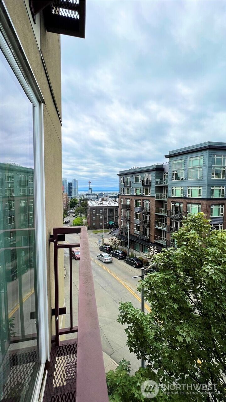 1711 E Olive Way 408  Seattle WA 98102 photo