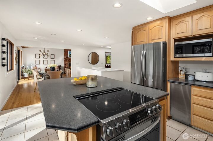 Property Photo:  6701  277th Way SE  WA 98027 