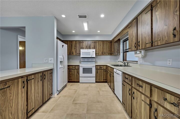 Property Photo:  3535 E Foxwood Court  FL 34452 