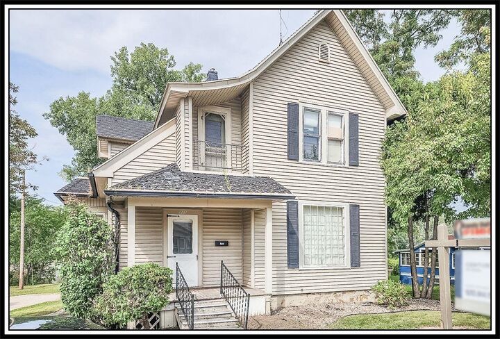 211 E Wolf River Avenue  New London WI 54961-1470 photo