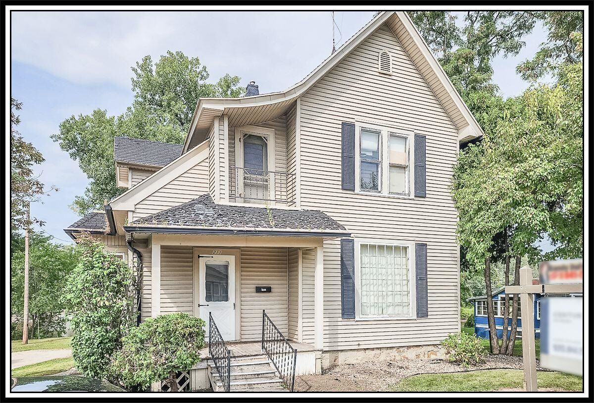 Property Photo:  211 E Wolf River Avenue  WI 54961-1470 