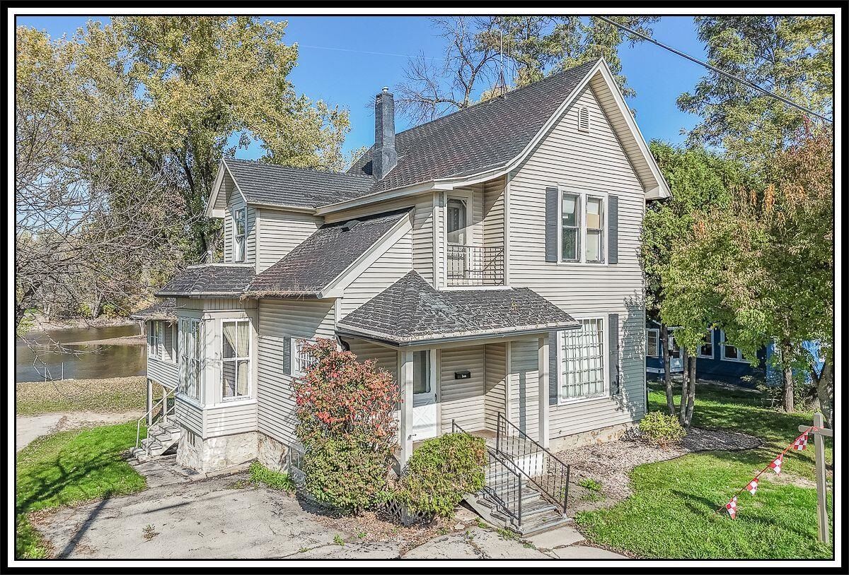 Property Photo:  211 E Wolf River Avenue  WI 54961-1470 