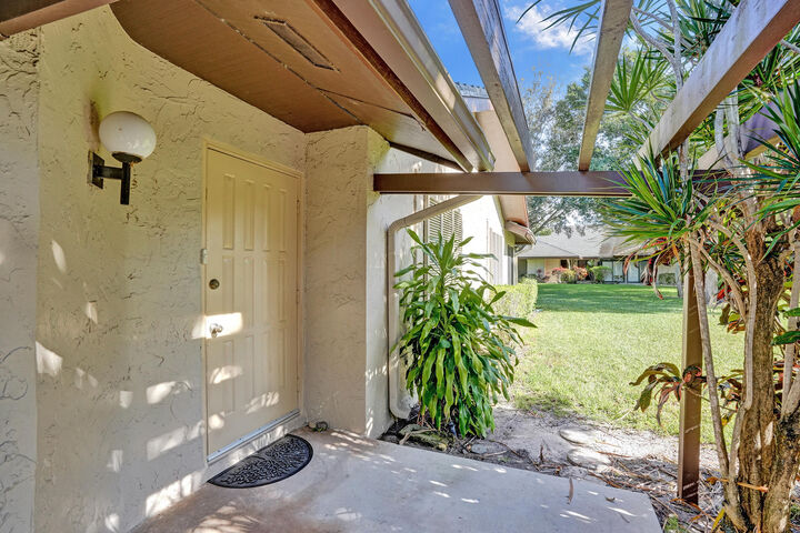 Property Photo: 10112 Marwood Place FL 33437