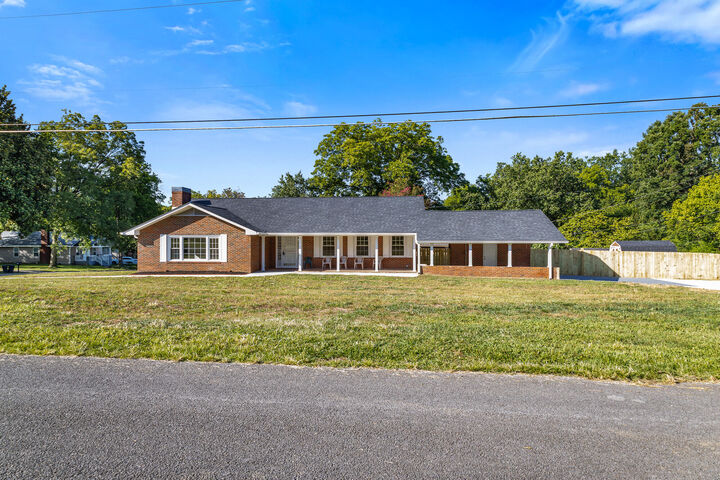 Property Photo: 1100 Washington Avenue TN 37331