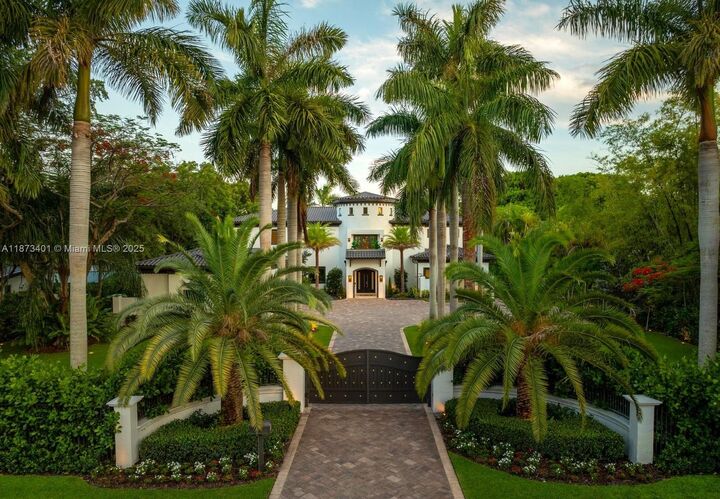 6080 SW 104th St  Pinecrest FL 33156 photo