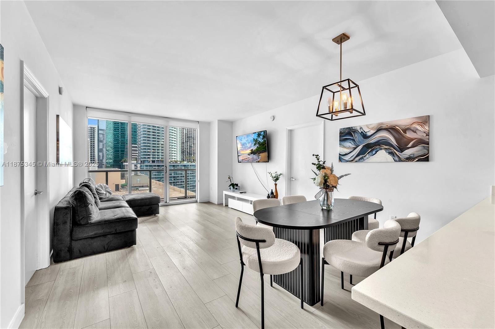 Property Photo:  500 Brickell Ave 1605  FL 33131 