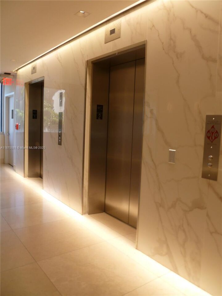 Property Photo:  540 Brickell Key Dr 1719  FL 33131 