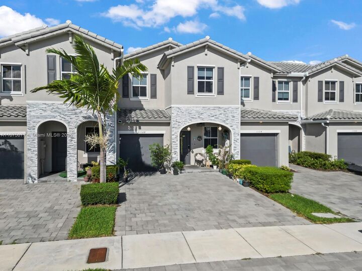 Property Photo: 1108 SE 26th Ter FL 33035
