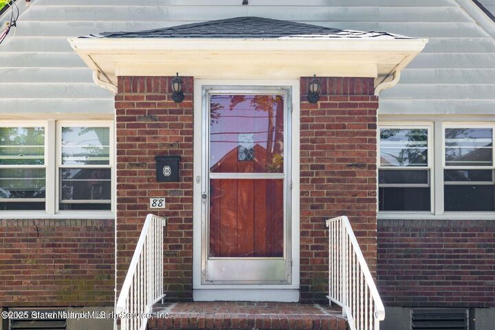 Property Photo:  88 Fremont Avenue Level 1  NY 10306 