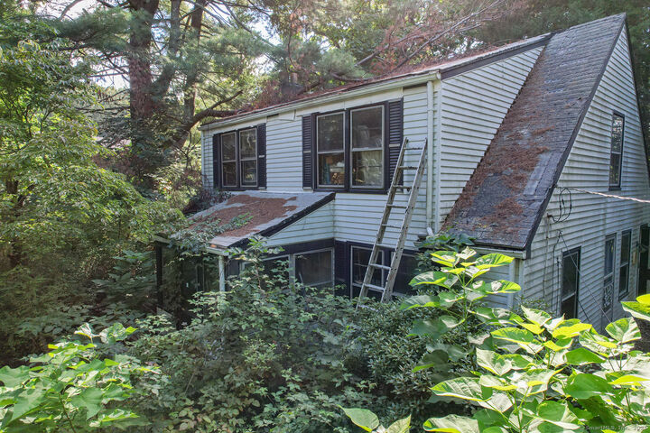 Property Photo:  1335 Wolf Hill Road  CT 06410 