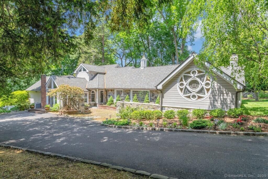 Property Photo:  132 Old North Stamford Road  CT 06905 