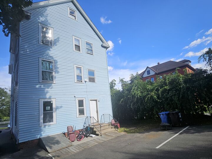 Property Photo:  419 Columbus Boulevard 1  CT 06051 