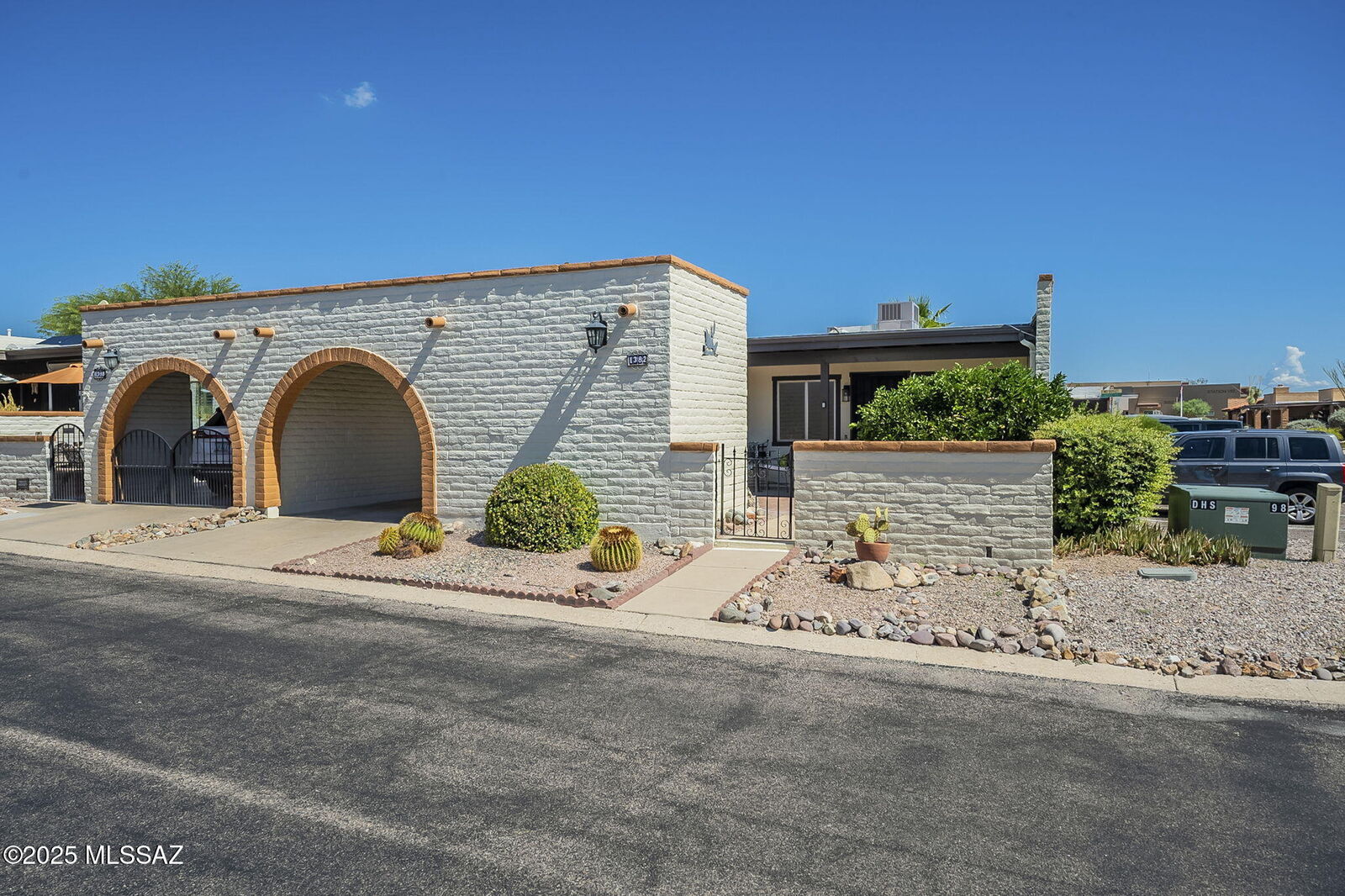 Property Photo: 1382 W Camino Tolteca AZ 85622