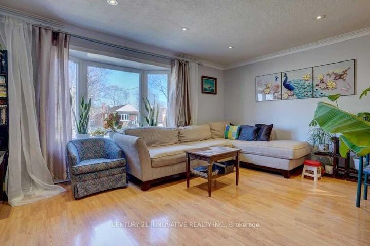 Property Photo: 90 Wye Valley Road ON M1P 2A6