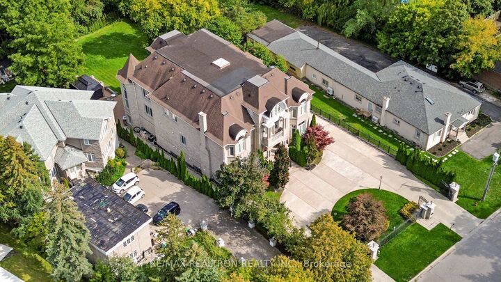 Photo de la propriété:  21 Boyle Drive  ON L4C 6C8