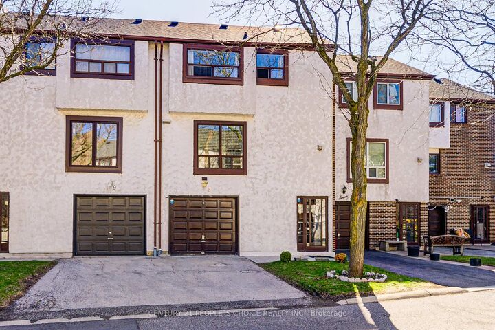 Property Photo:  4020 Brandon Gate Drive 8  ON L4T 3W8 