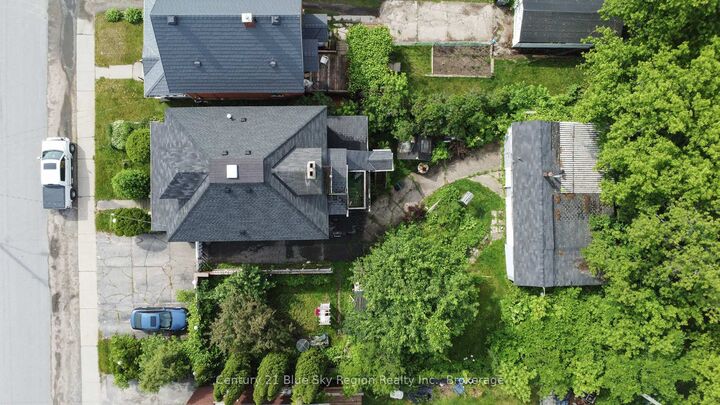 Property Photo:  551 First Avenue E  ON P1B 1K5 