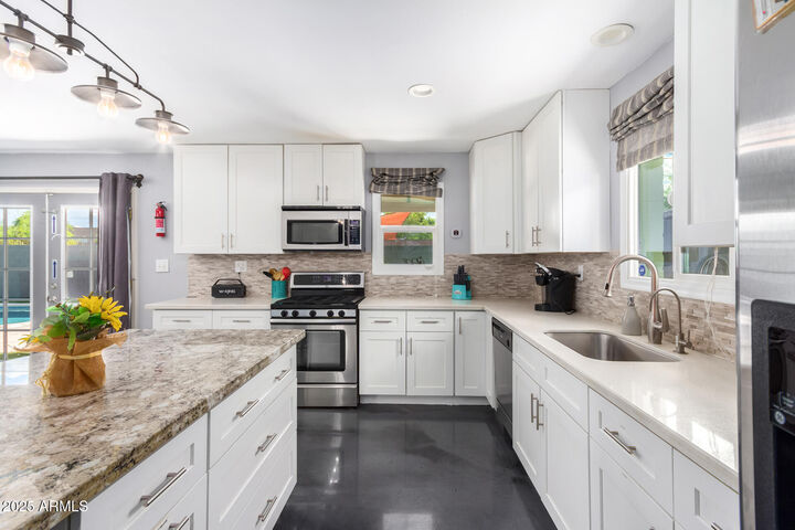 Property Photo: 1107 E Marigold Lane AZ 85288