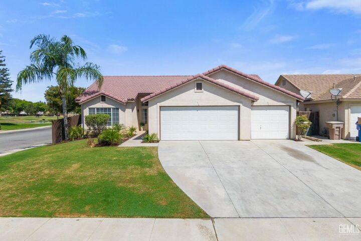 Property Photo: 9918 Casa Del Sol Drive CA 93311