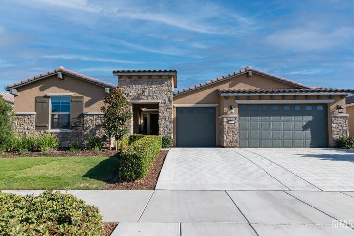 Property Photo: 13616 Pixton Avenue CA 93311