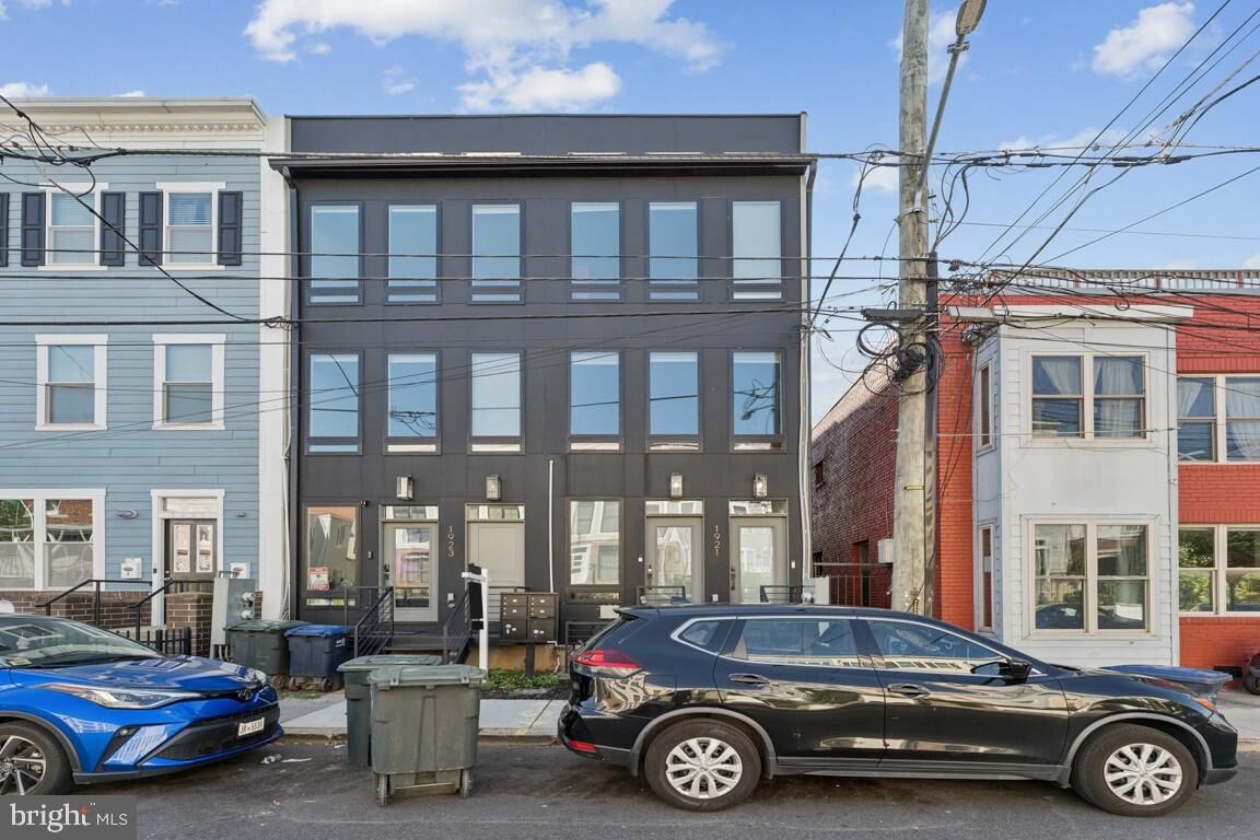Property Photo:  1921 Capitol Avenue NE 1  DC 20002 