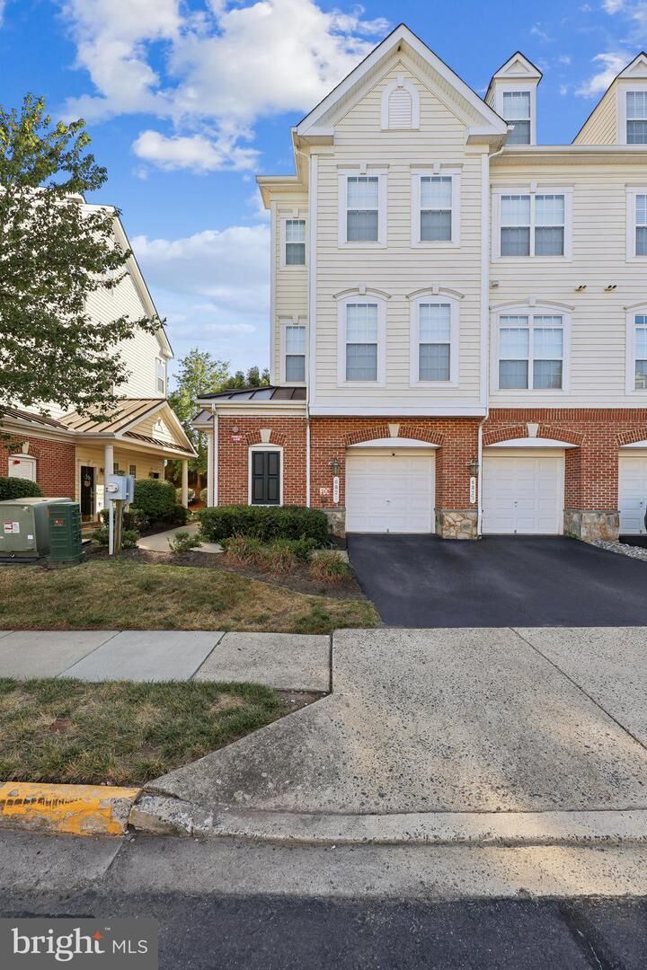 Property Photo:  6821 Hampton Bay Lane  VA 20155 