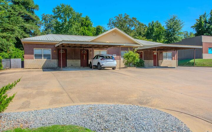 Property Photo: 1615 Aldersgate Road AR 72205