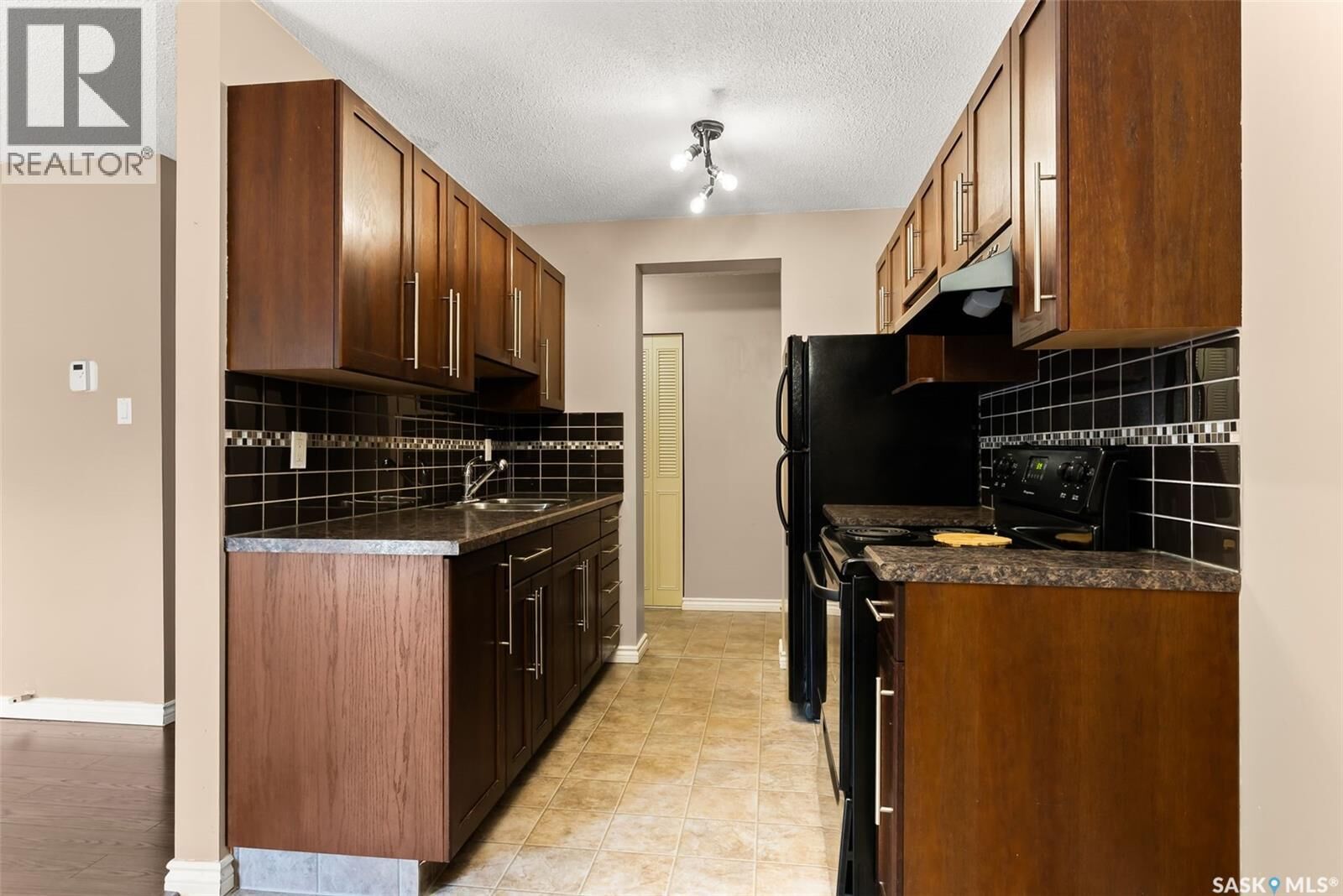 Property Photo:  6 1953 Garnet Street  SK S4T 2Z5 