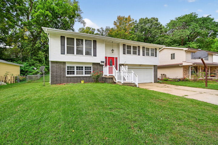 Property Photo: 1527 Meadowlane Avenue IA 50010
