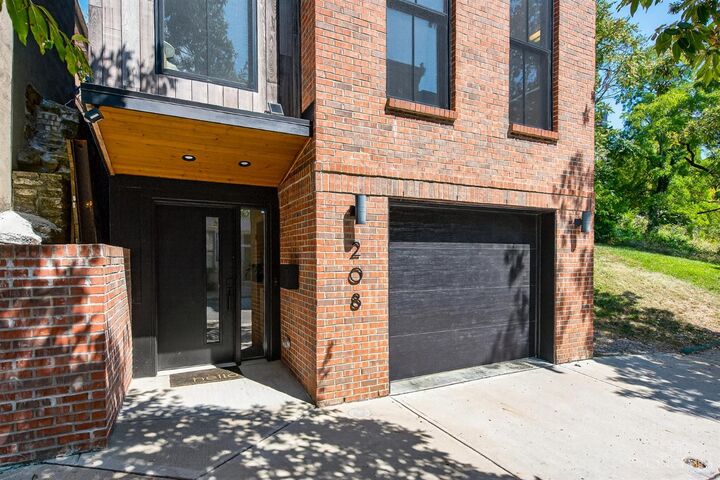 Property Photo:  208 Mulberry Street  OH 45202 