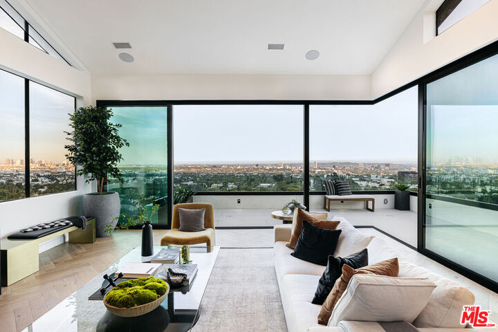Property Photo: 7866 Fareholm Dr CA 90046