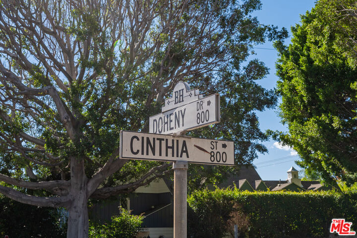 Property Photo:  906 N Doheny Dr  CA 90069 
